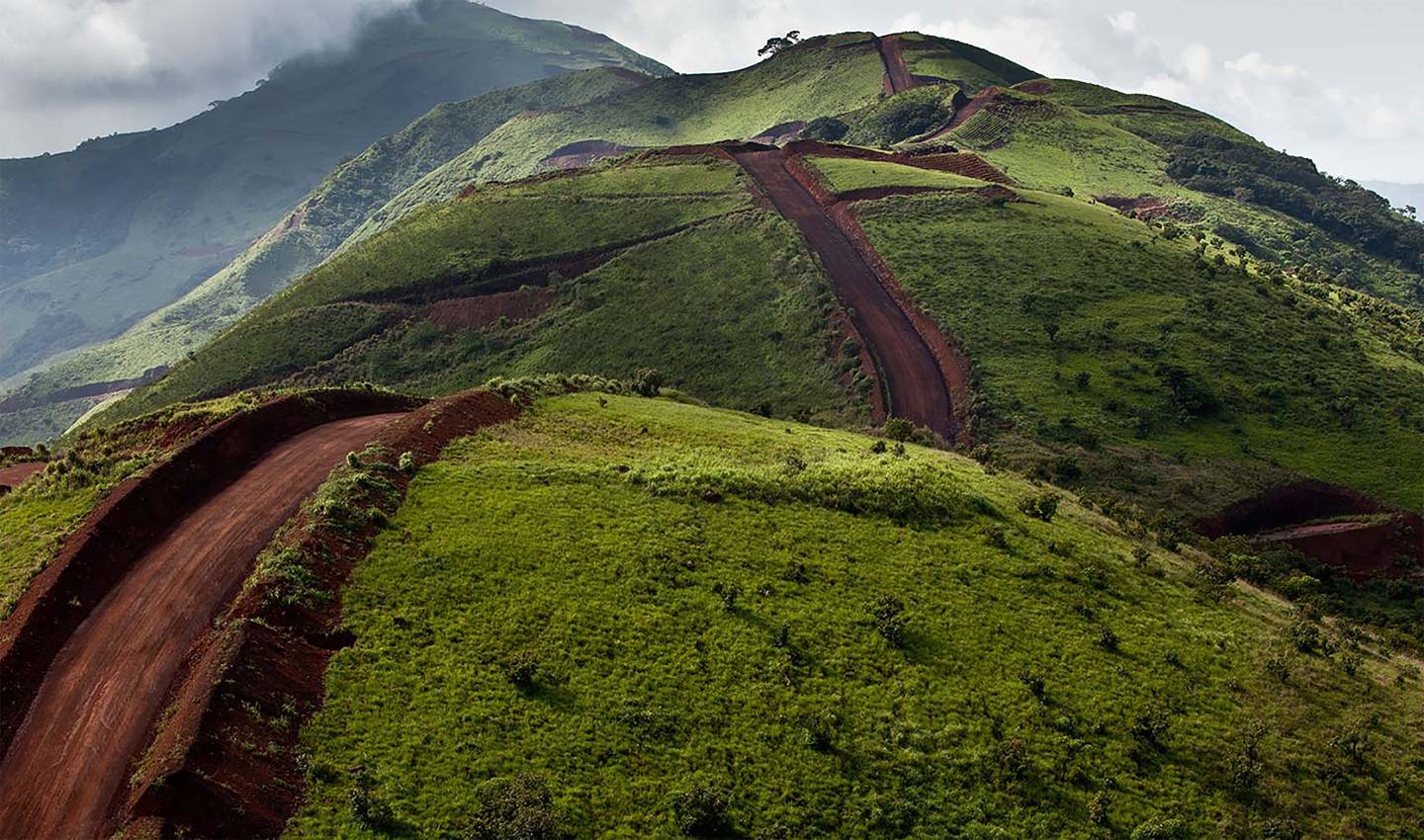 西芒杜（Simandou）\n 几内亚，恩泽雷科雷